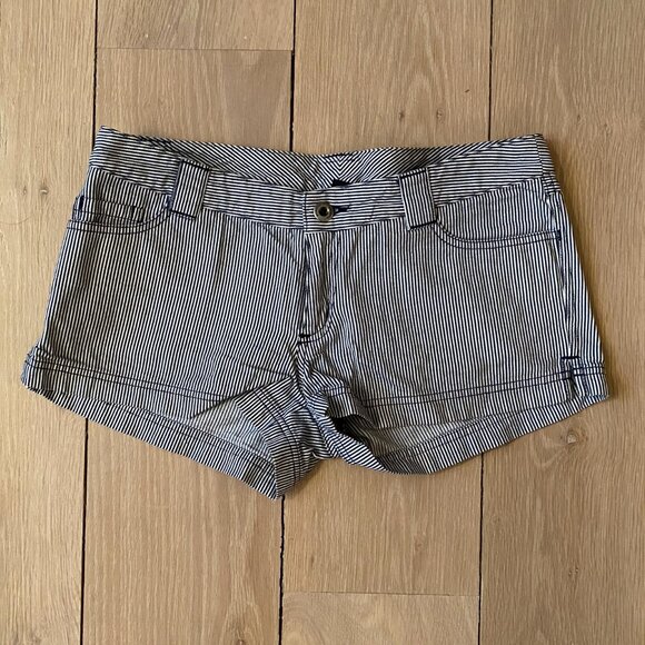 Patagonia Railroad Blue and White Stripe Organic Cotton Shorts, Size 6 - Picture 1 of 3